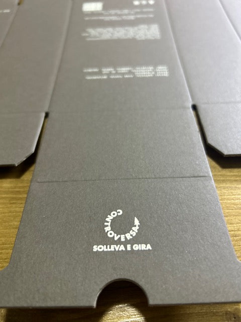 Packaging sostenibile EROSION con scatola da scarti di caffè