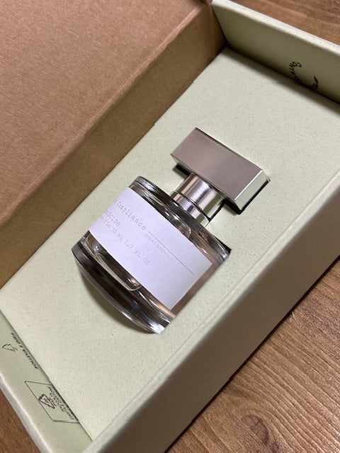 Packaging sostenibile ROOTNOISE con scatola da scarti di kiwi